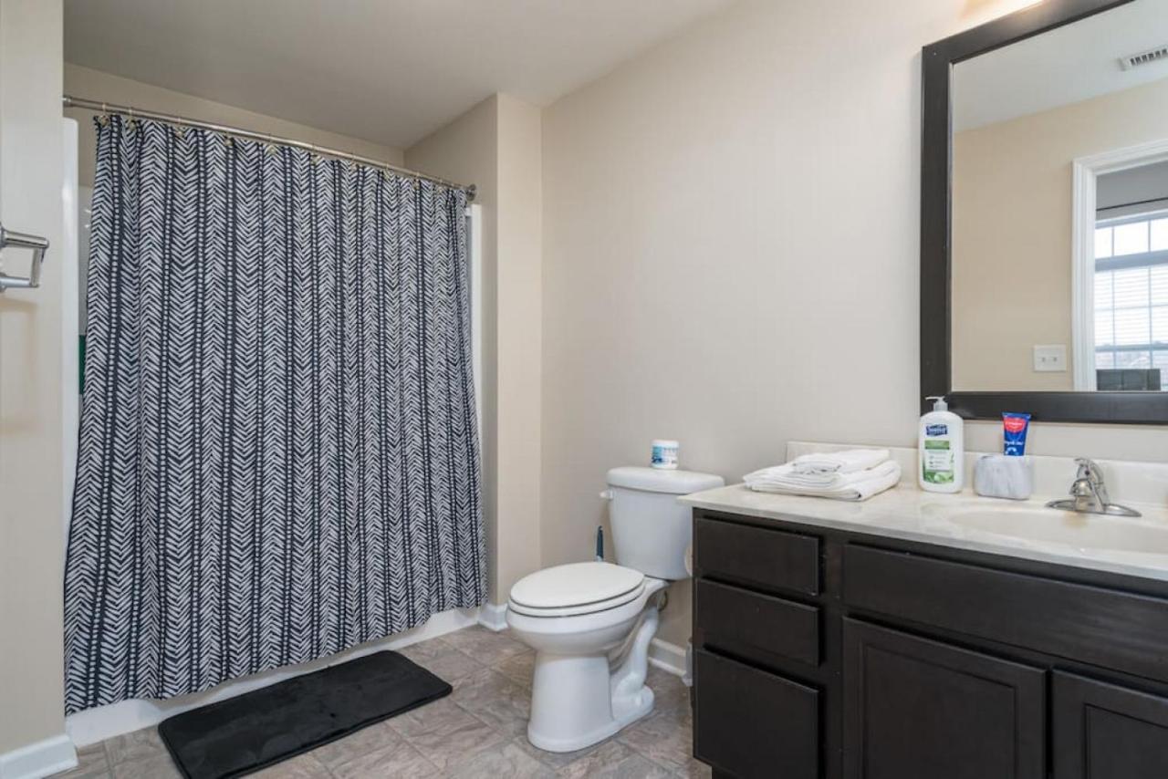 Appartement Private Bed Downtown Indy - Shared à Indianapolis Extérieur photo